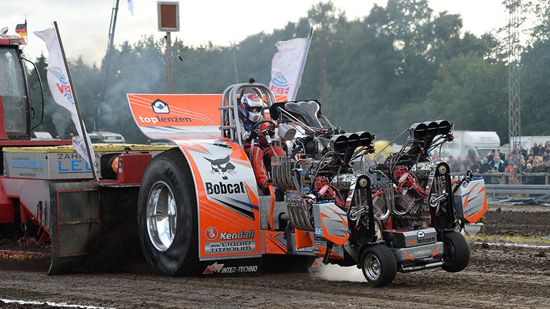 Tractor-Pulling-in-Brande-09-s