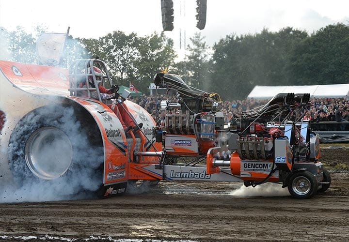 Tractor-Pulling-in-Brande