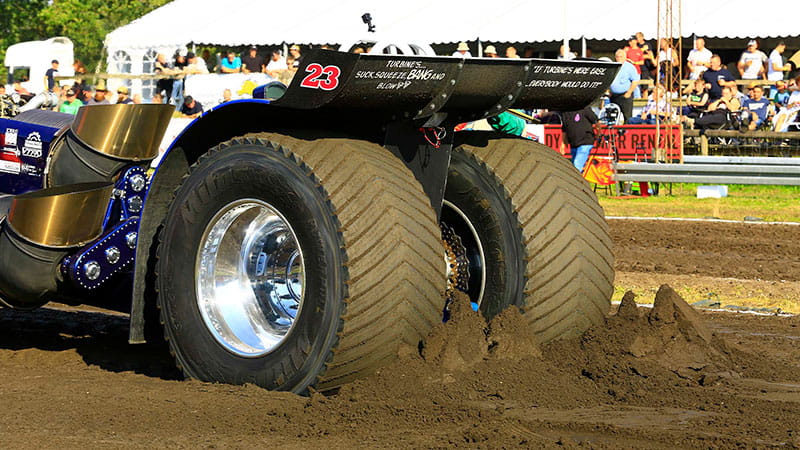 tractor-pulling-in-brande-EC-01-s