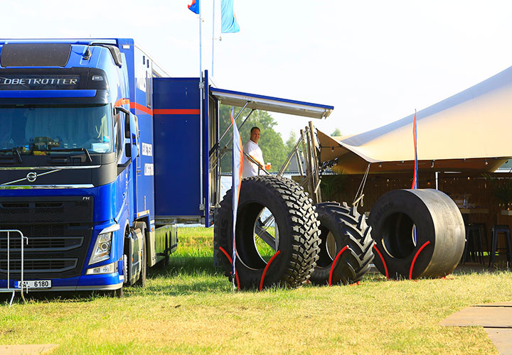 Tractor-Pulling-in-Made-00